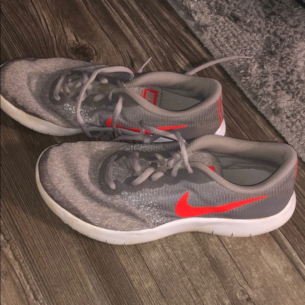 Boys Nike flex sz6